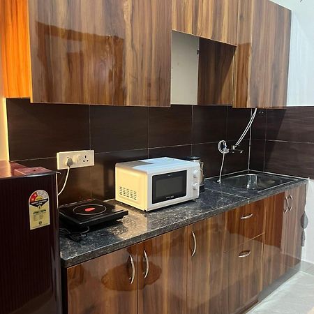 Studio Apartment In グレーター・ノイダ エクステリア 写真