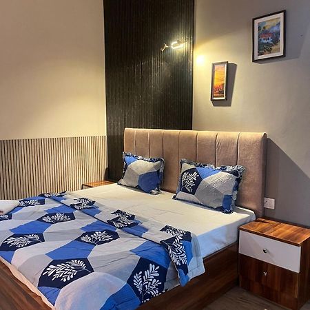 Studio Apartment In グレーター・ノイダ エクステリア 写真