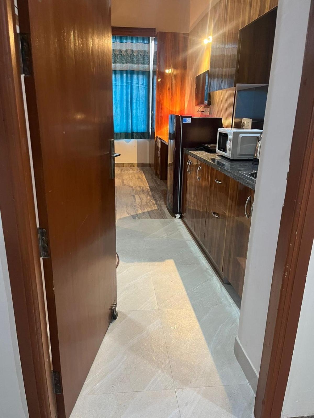 Studio Apartment In グレーター・ノイダ エクステリア 写真