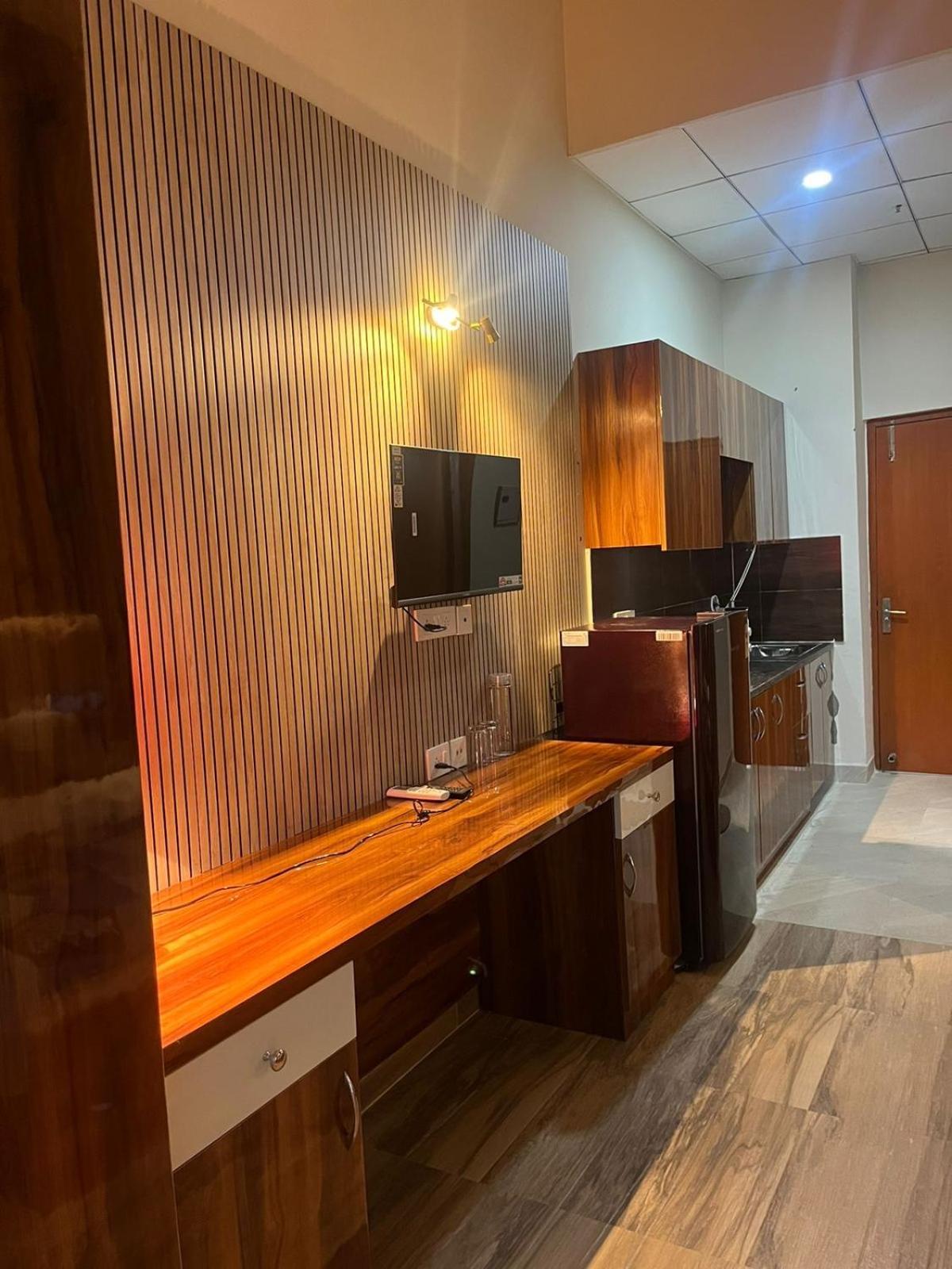 Studio Apartment In グレーター・ノイダ エクステリア 写真